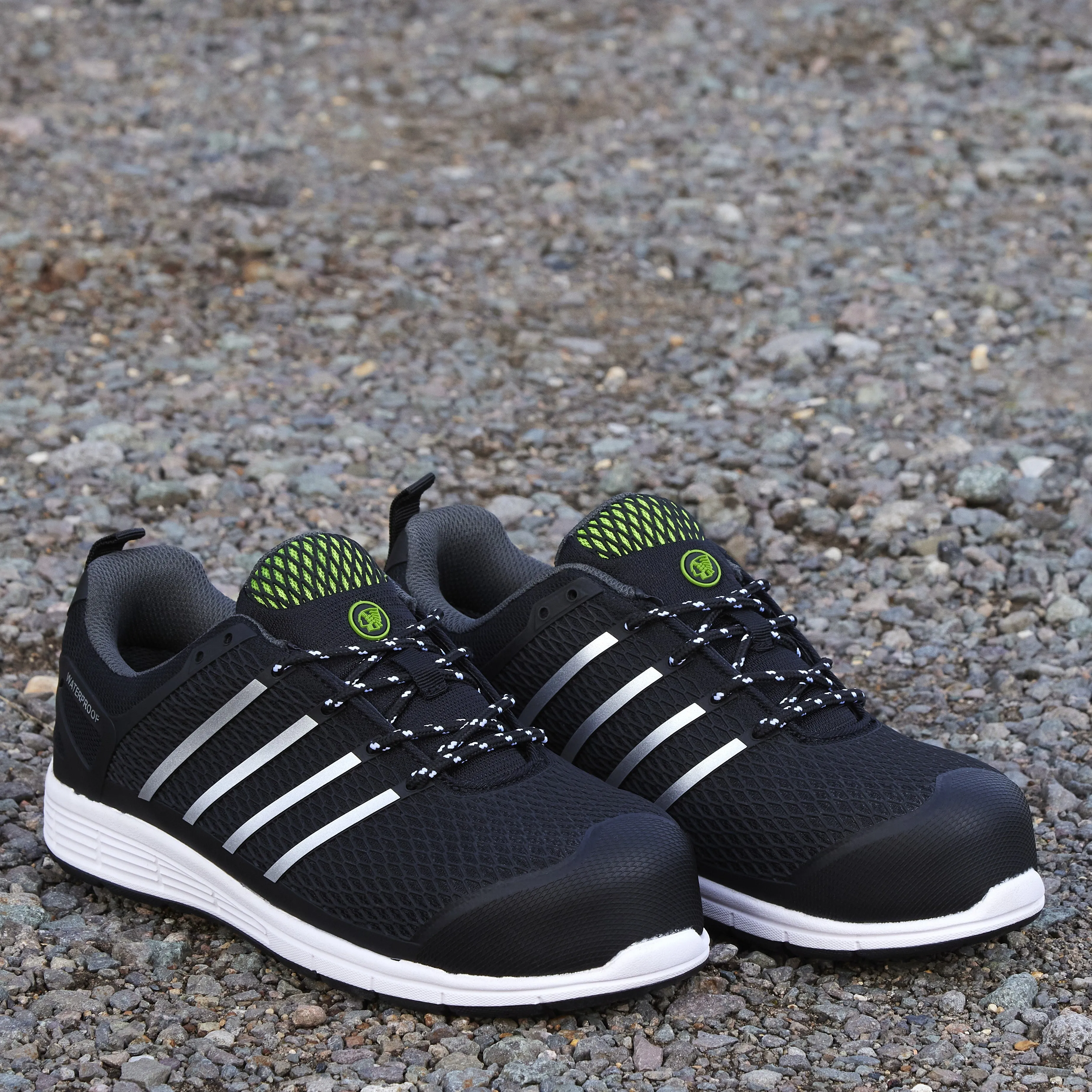 Apache Motion Water Resistant Safety Runner-BLACK