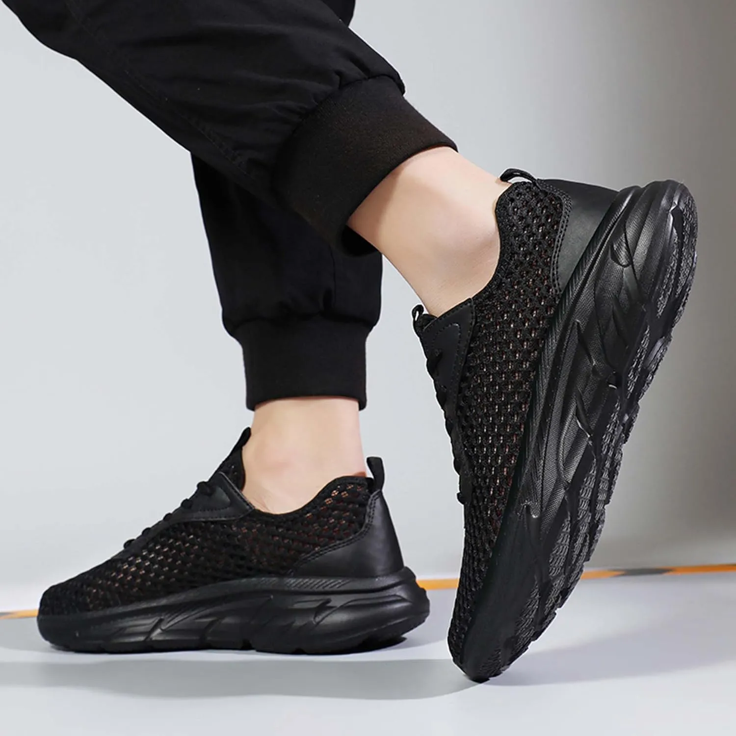 Men's Mesh Sports Running Shoes Lightweight Breathable Casual Walking Work Jogging Shoes Non-Slip Soft Bottom Sports Tennis Fitness Training Shoes