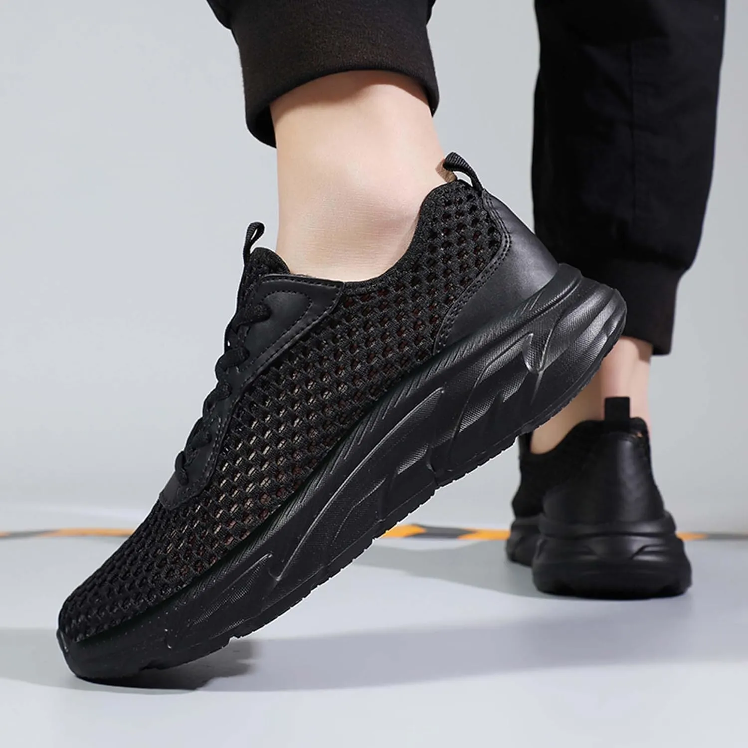 Men's Mesh Sports Running Shoes Lightweight Breathable Casual Walking Work Jogging Shoes Non-Slip Soft Bottom Sports Tennis Fitness Training Shoes