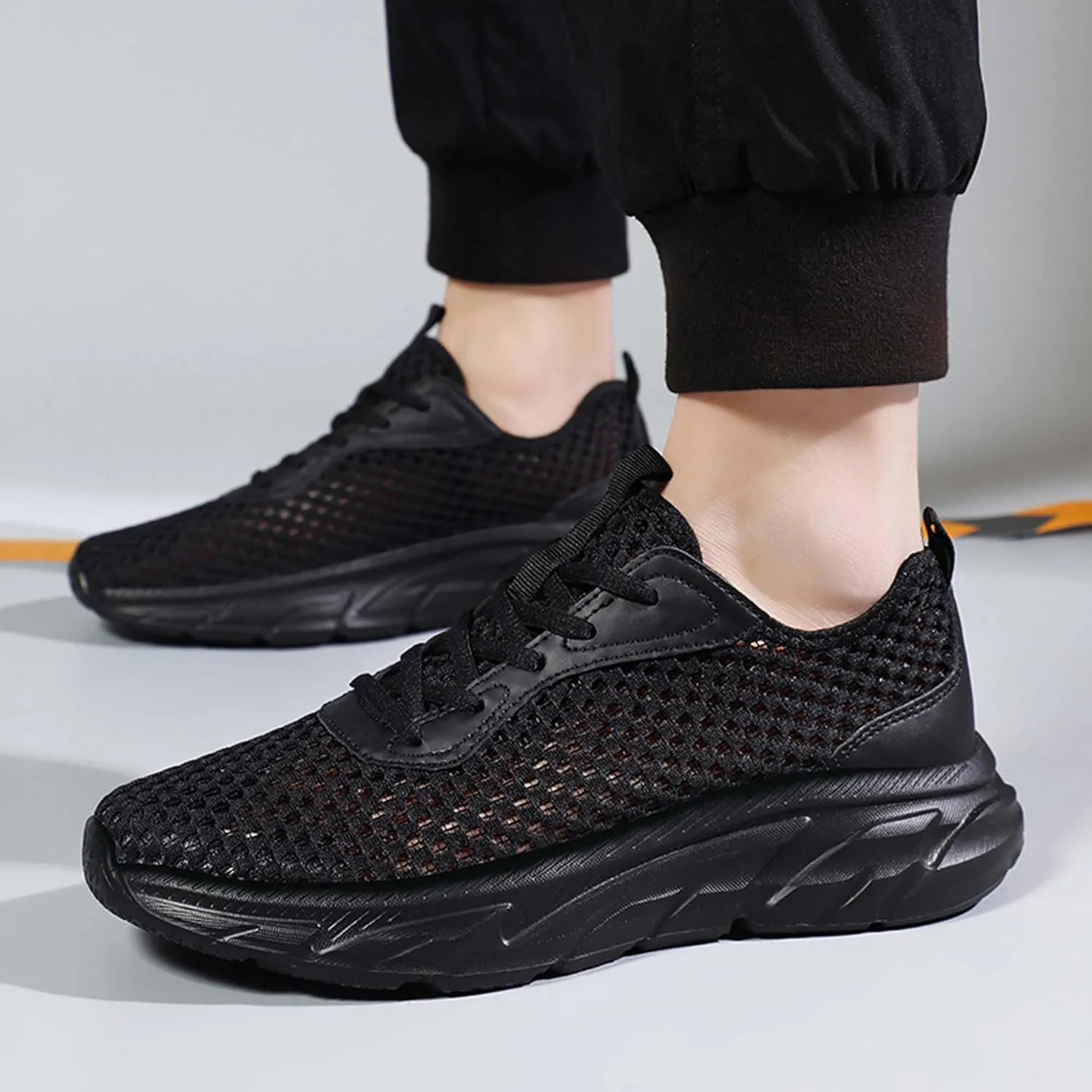 Men's Mesh Sports Running Shoes Lightweight Breathable Casual Walking Work Jogging Shoes Non-Slip Soft Bottom Sports Tennis Fitness Training Shoes