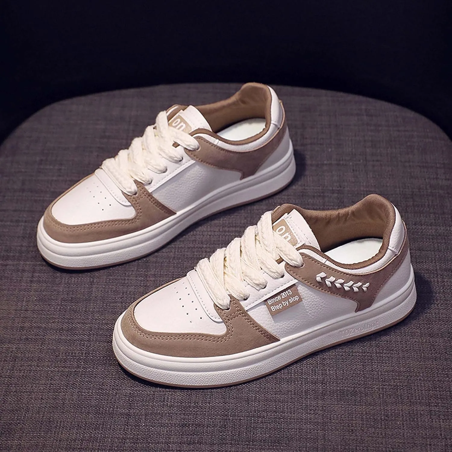 Women's Fashion Tablet Sports Skateboarding Shoes Lace up Tennis Shoes Comfortable Walking Sports Shoes