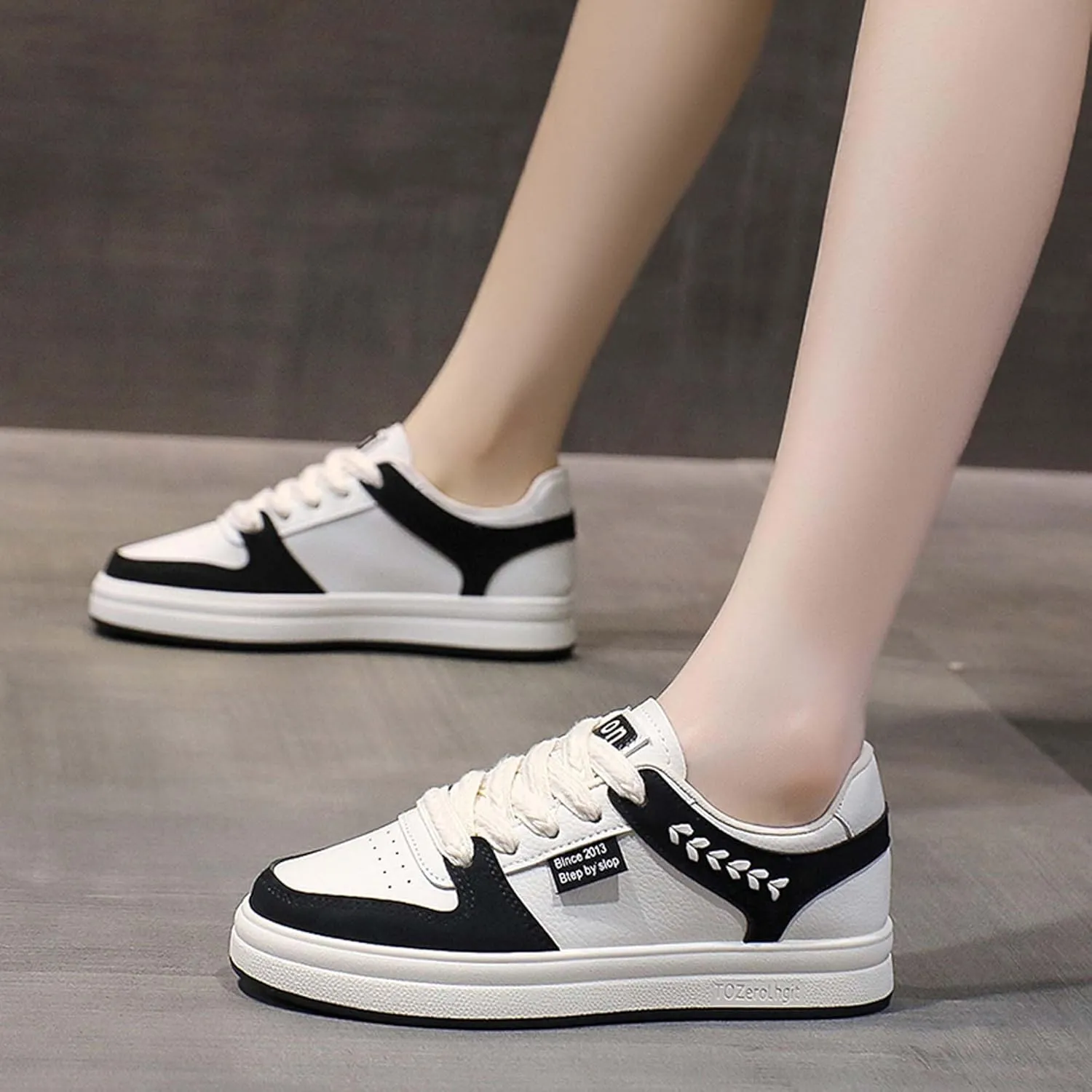 Women's Fashion Tablet Sports Skateboarding Shoes Lace up Tennis Shoes Comfortable Walking Sports Shoes
