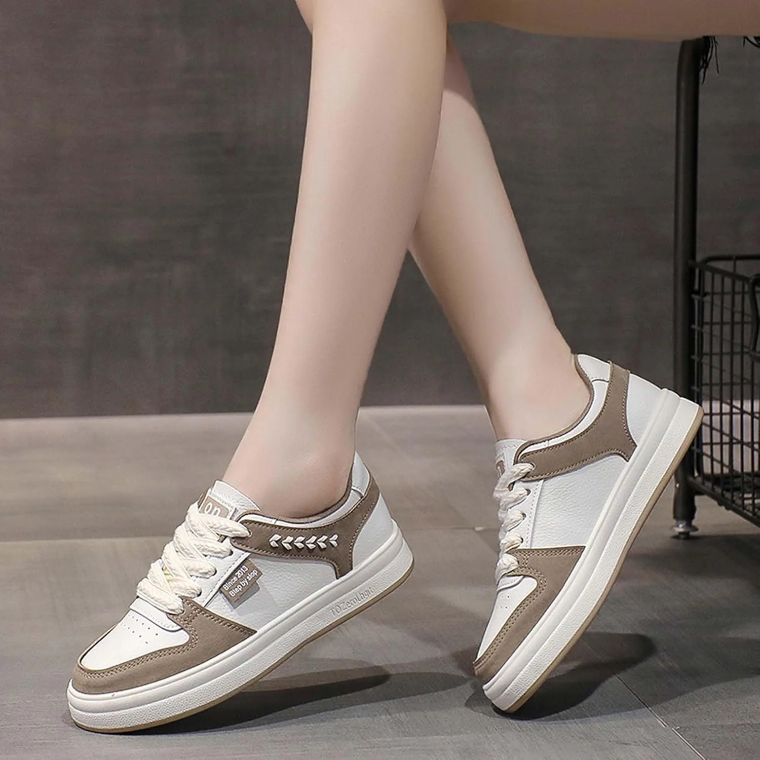 Women's Fashion Tablet Sports Skateboarding Shoes Lace up Tennis Shoes Comfortable Walking Sports Shoes